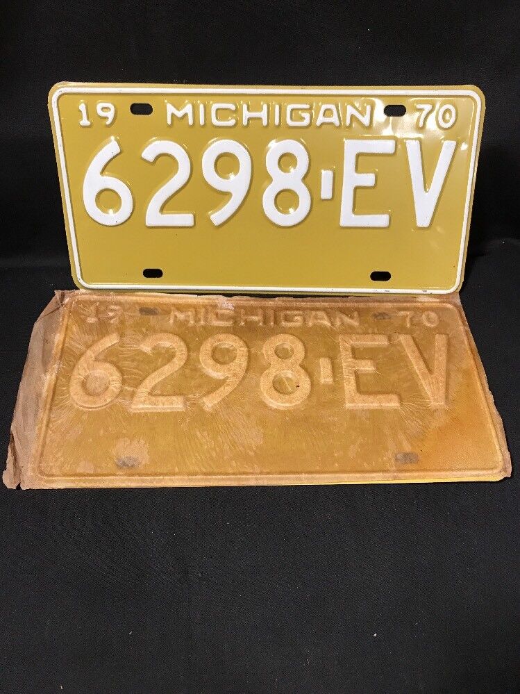 1970 Vintage License Plate Michigan Matching Pair Set Original Sleeve #6298ev