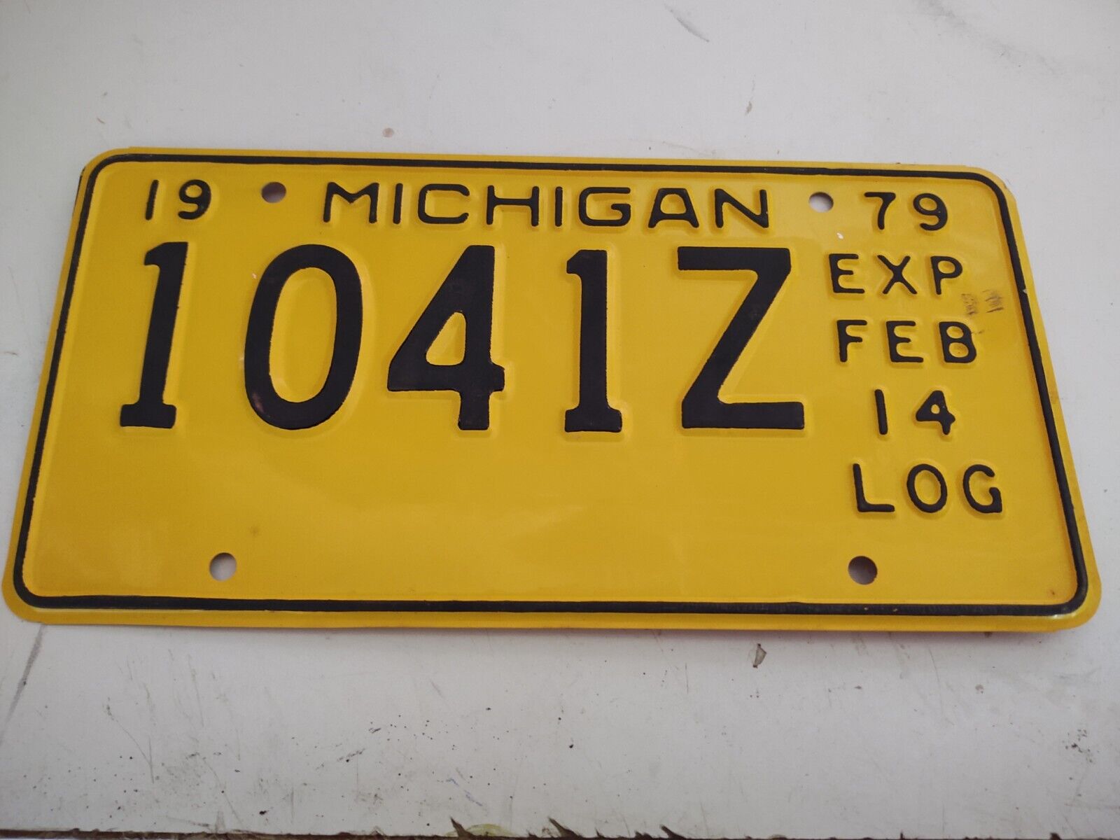 Obsolete 1979 Michigan Log 1043z License Plate  Black On Yellow Expired 3+ Years